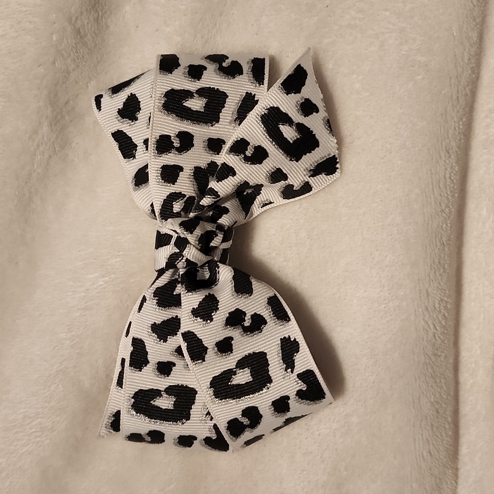 white leopard print hair bow